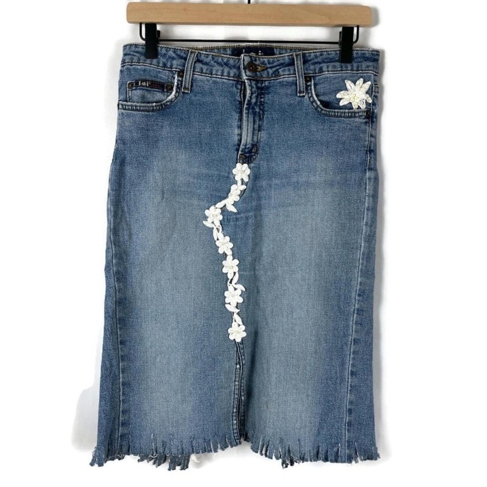 l.e.i. Reimagined Vintage Distressed Above Knee Denim Jean Skirt Applique' Jr 11